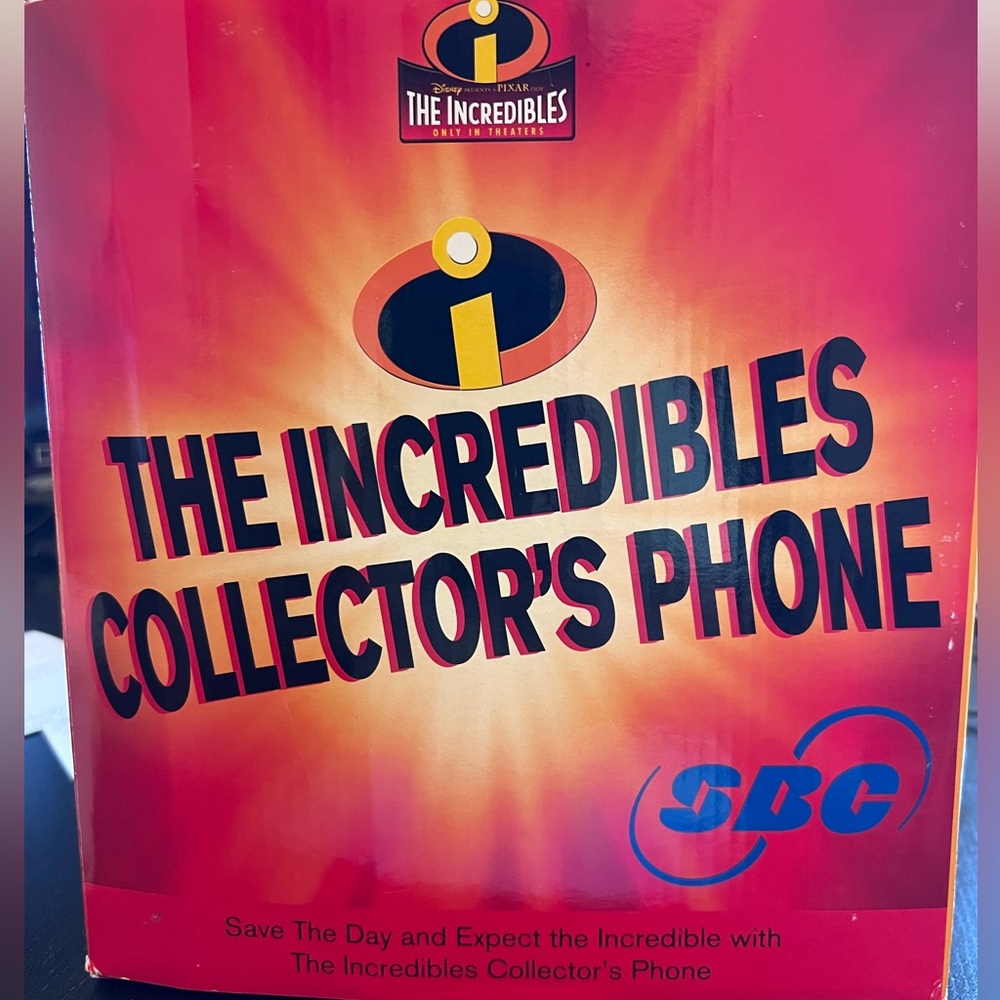 The Incredibles Collector's Phone ~ NIB